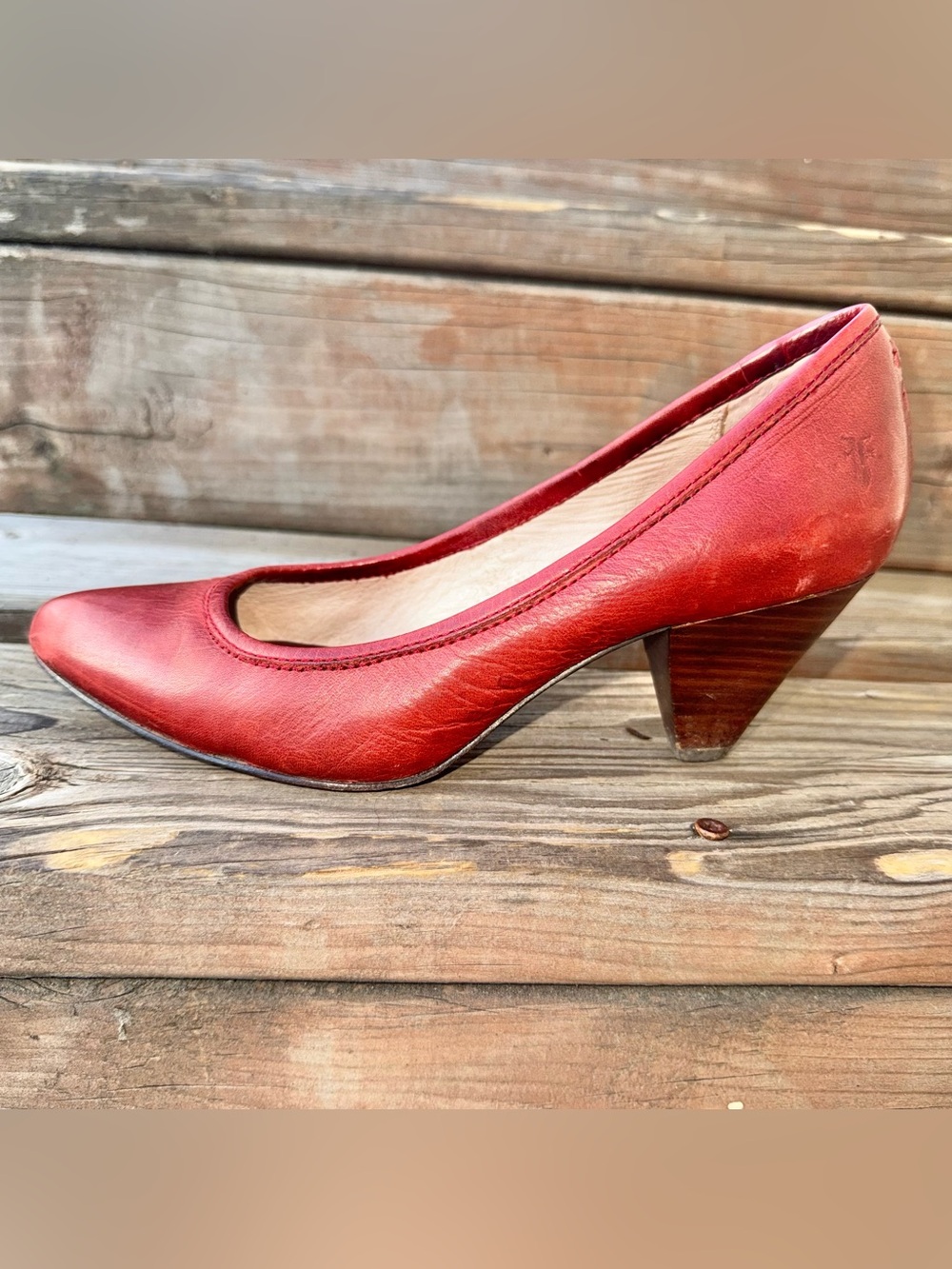 FRYE Regina Red Leather Pumps Women’s 7.5M Almond Toe Heels 73541